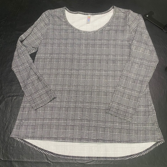 NWOT LulaRoe Lynnae Long Sleeve Top (L) - Picture 3 of 6